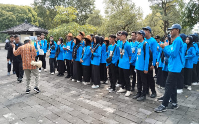 Hari Ketiga Studi Kolaboratif  Kelas X MAN IC Bangka Tengah (Stavieras Gen) di Prambanan: Mendalami Sejarah hingga Arsitektur